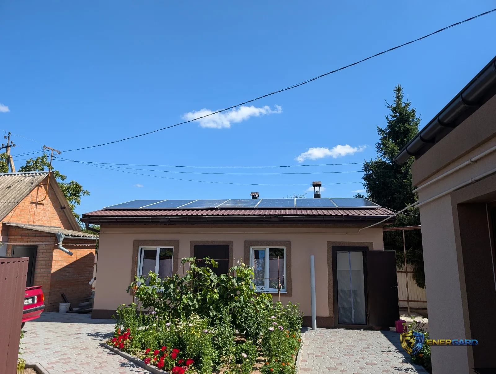Сонячна станція з резервом для одноповерхового будинку — фото 1